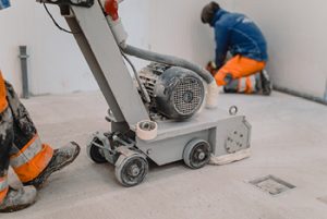 myn-fräsen-fussbodenheizung-fräsen-estrich-scheifen1